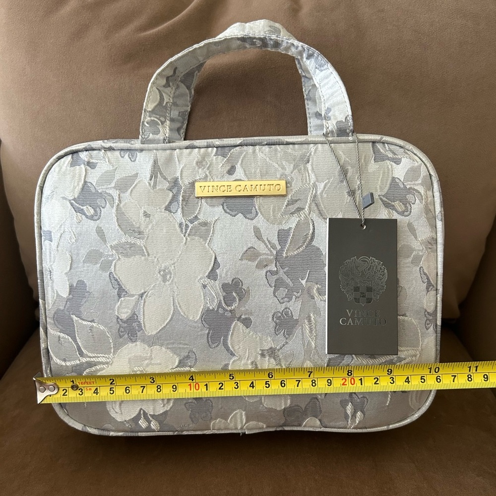 *New* Vince Camuto Gray and Silver Floral Travel Pouch - Picture 10 of 12